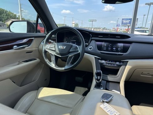 Used 2018 Cadillac XT5 Luxury w/ Driver Awareness Package image 15