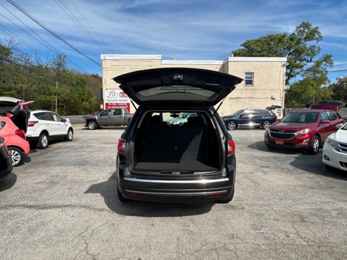 Used 2014 GMC Acadia SLE image 12