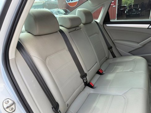 Used 2013 Volkswagen Passat TDI SE image 38