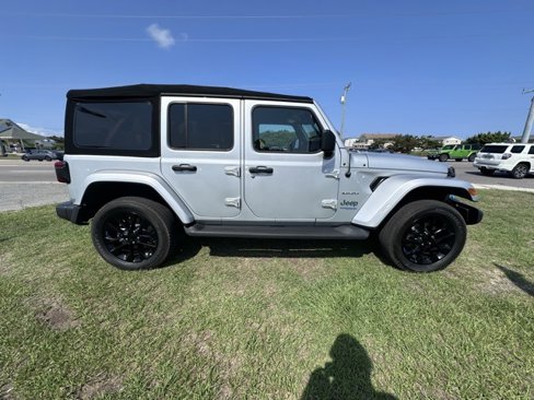 Used 2022 Jeep Wrangler Unlimited Sahara w/ Cold Weather Group image 8