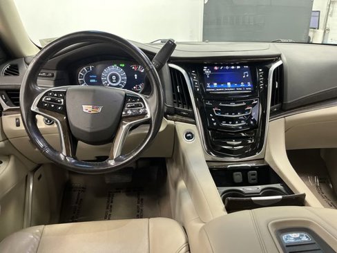 Used 2018 Cadillac Escalade ESV Premium Luxury image 5