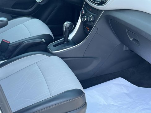 Certified 2022 Chevrolet Trax LT w/ LT Convenience Package image 25