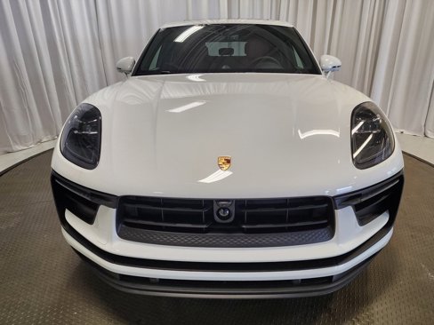 Used 2025 Porsche Macan image 10