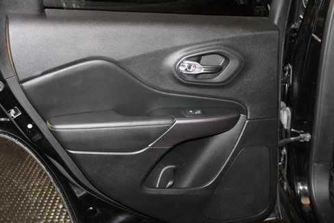 Used 2019 Jeep Cherokee Limited image 21