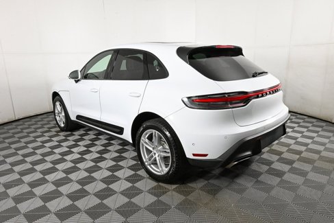 Certified 2022 Porsche Macan image 3