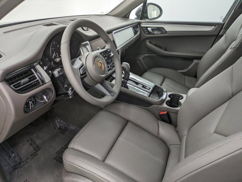 New 2026 Porsche Macan image 4
