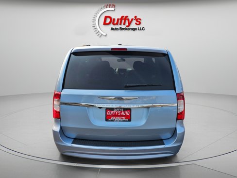 Used 2013 Chrysler Town & Country Touring image 17