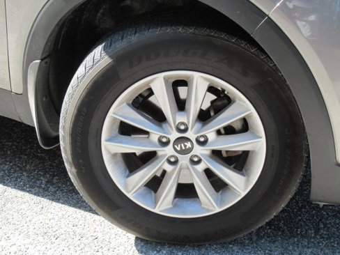 Used 2019 Kia Sorento LX image 7