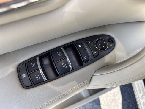 Used 2017 INFINITI QX80 2WD w/ Deluxe Technology Package image 43