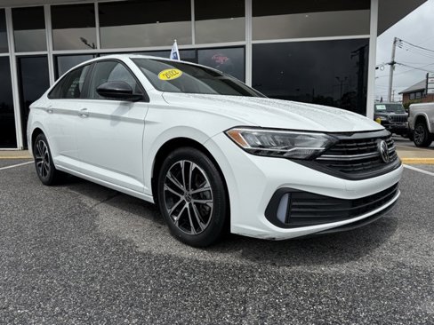 Used 2022 Volkswagen Jetta Sport image 2