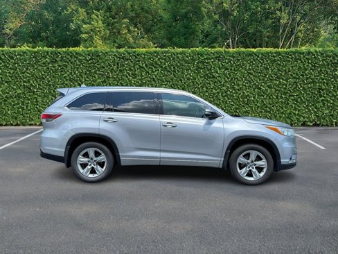 Used 2016 Toyota Highlander Limited image 2