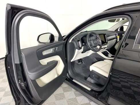 New 2025 Volvo XC40 B5 Plus w/ Protection Package Premier image 30