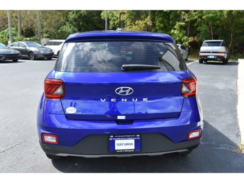 New 2025 Hyundai Venue SE image 4