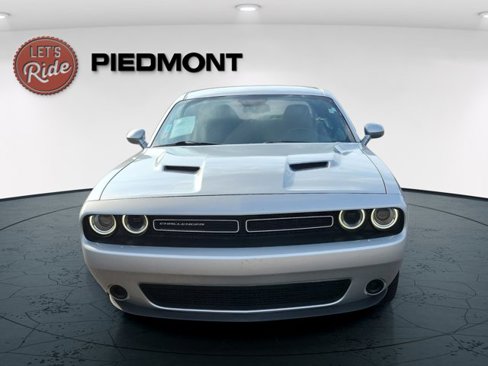 Used 2023 Dodge Challenger SXT image 4