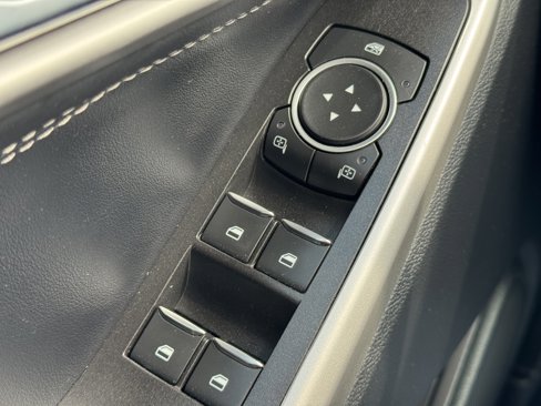 Used 2022 Ford Explorer XLT image 30
