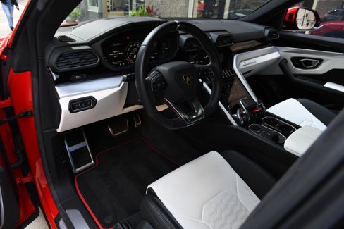 Used 2022 Lamborghini Urus image 13