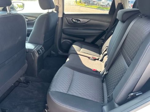 Used 2019 Nissan Rogue SV image 19