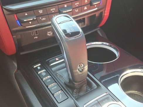 Used 2022 Maserati Quattroporte Modena Q4 image 17