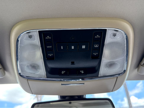 Used 2017 Chrysler 300 C image 32
