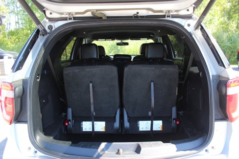 Used 2017 Ford Explorer XLT w/ Equipment Group 202A image 7