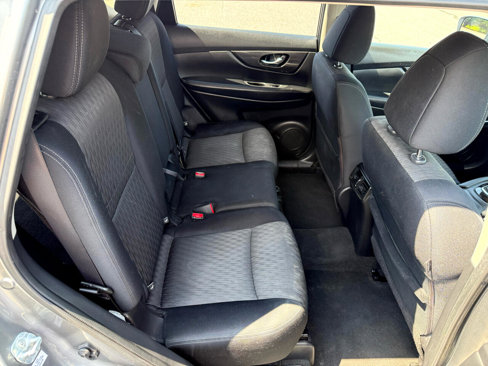 Used 2017 Nissan Rogue SV image 15