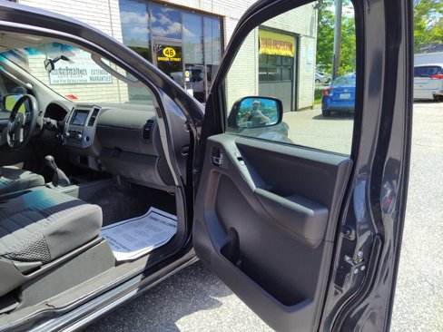 Used 2010 Nissan Frontier SE w/ SE Value Truck Pkg image 18