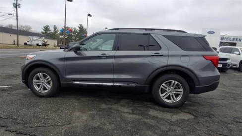 Certified 2022 Ford Explorer XLT image 2