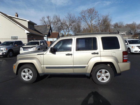Used 2011 Jeep Liberty Sport image 11
