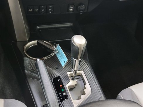 Used 2015 Toyota RAV4 Limited image 25