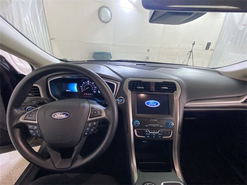 Used 2019 Ford Fusion SE image 33