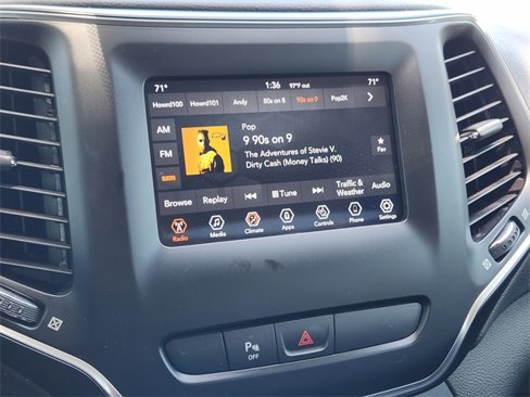 Used 2019 Jeep Cherokee Latitude Plus w/ Comfort/Convenience Group image 17