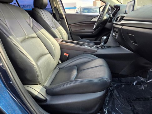 Used 2018 MAZDA MAZDA3 Touring image 16