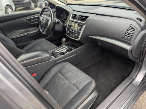 Used 2017 Nissan Altima 2.5 SV image 10