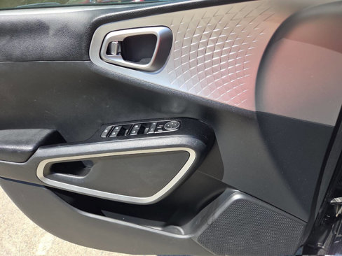 Used 2022 Kia Soul LX w/ Technology Package image 9