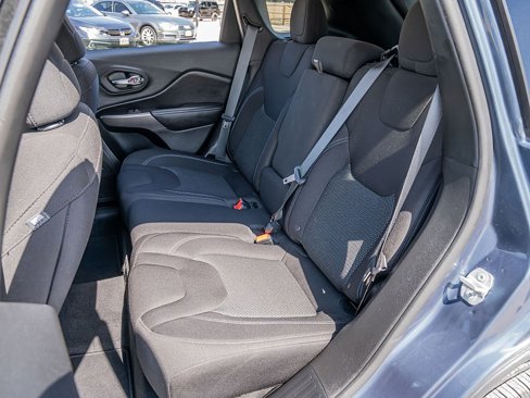 Used 2019 Jeep Cherokee Latitude w/ Popular Appearance Group image 18