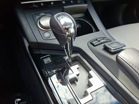 Used 2015 Lexus ES 300h image 17