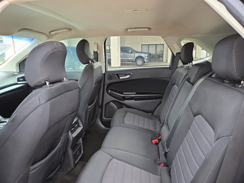 Used 2018 Ford Edge SE image 9