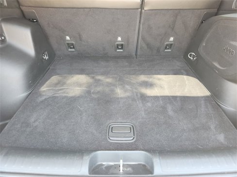 Used 2019 Jeep Cherokee Latitude Plus w/ Comfort/Convenience Group image 31