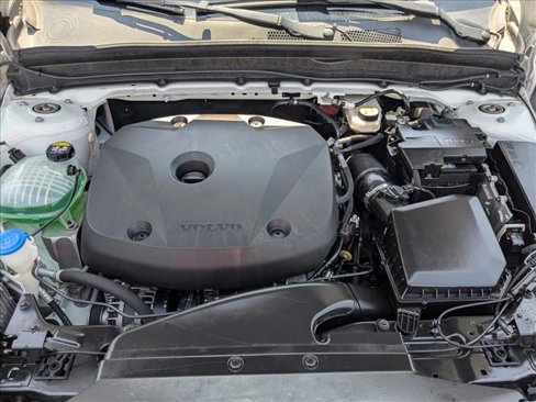Used 2021 Volvo XC40 T5 R-Design image 26