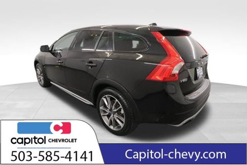 Used 2018 Volvo V60 T5 Cross Country w/ Convenience Package image 3