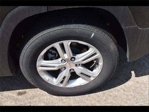 Used 2024 GMC Terrain SLE image 18