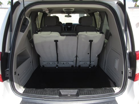 Used 2011 Chrysler Town & Country Touring image 12