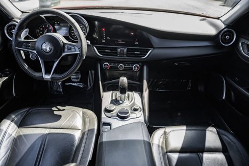 Used 2018 Alfa Romeo Giulia image 3