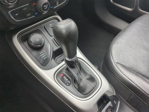 Used 2021 Jeep Compass Latitude image 30