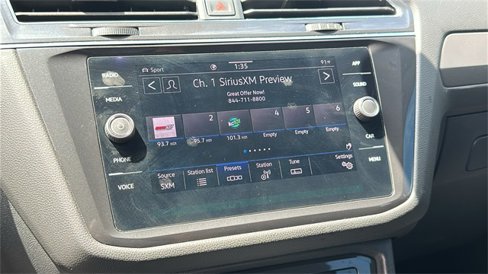 Used 2022 Volkswagen Tiguan SE image 16