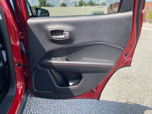 Used 2019 Jeep Compass Latitude w/ Popular Equipment Group image 18