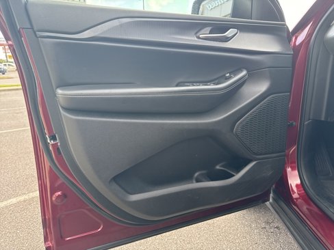 Used 2023 Jeep Grand Cherokee Laredo image 12