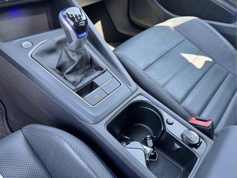 Used 2022 Volkswagen Golf R image 45