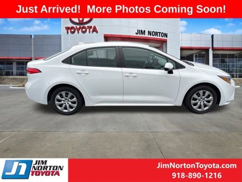 Used 2022 Toyota Corolla LE image 8