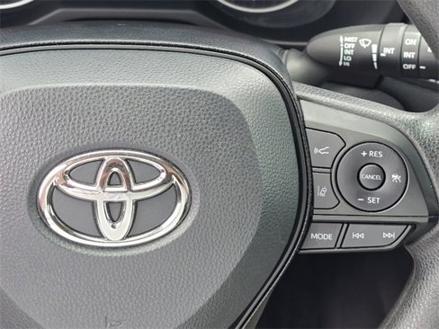 Used 2021 Toyota RAV4 XLE image 16